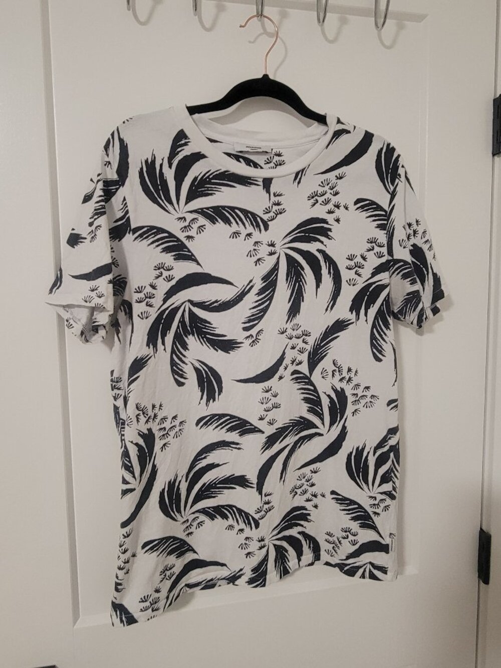 Jack & Jones Premium Palm Leaf Print Crew Neck T-Shirt - White - Size Large - Picture 2 of 6